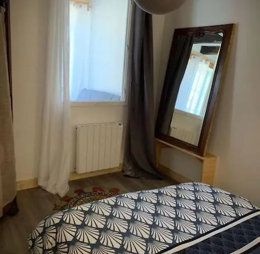 Lumineux De 35m² En Centre-ville * Ruffec (Charente)